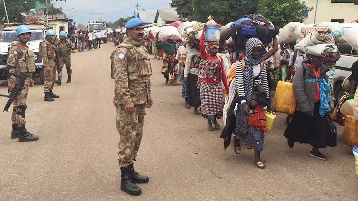 United Nations peacekeeping troops facilitate the safe passage of people relocating from eastern DRC to Rwanda. Photo credit: MONUSCO.